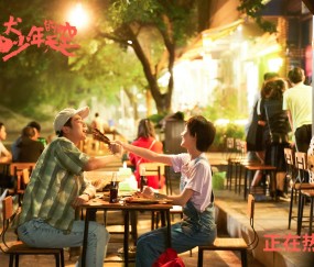 爱游戏平台 -王者归来与沸腾之夜——穆雷巴塞罗那复出战掀起竞技狂潮