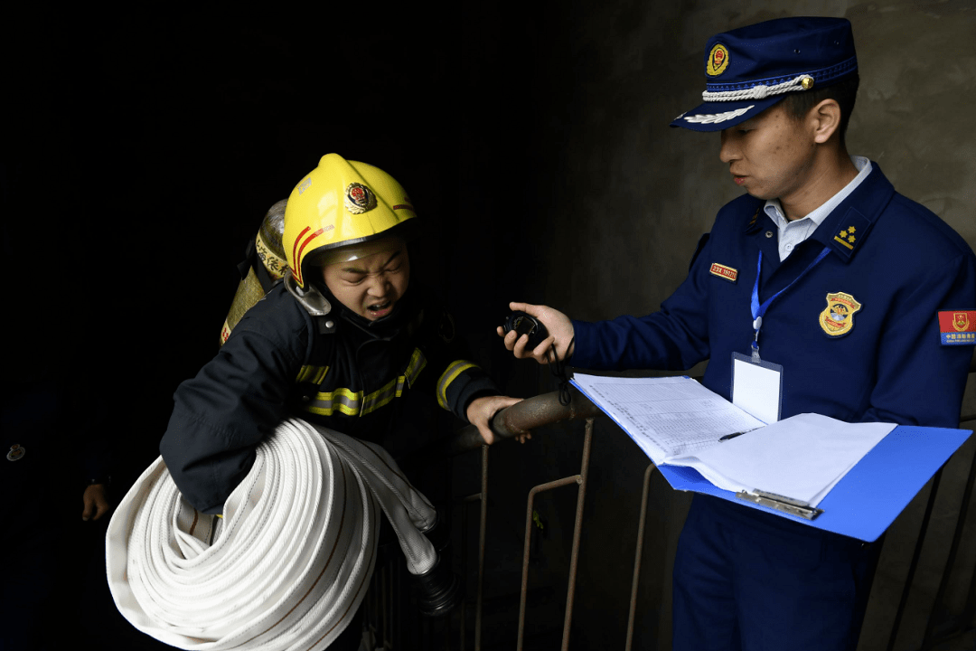 包含棒球附加赛，洞庭玄武队与江南闪电队读秒扳平，体能对抗拉满！宿敌对话再升级的词条